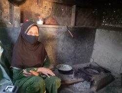 Mak Ooy Terharu Melihat Rumah Reyotnya Dibangun TMMD