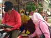 Masyarakat Desa Jatisari Sindangbarang Tumpangi Cator Demi Vaksinasi