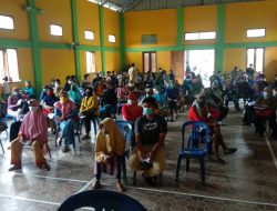 Ratusan Keluarga Penerima Manfaat Di Desa Muaracikadu Antusias Terima BST Kemensos